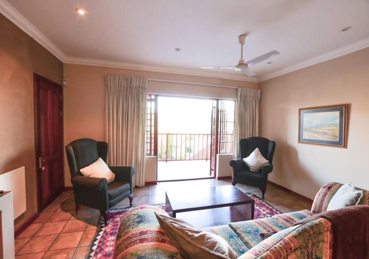 The Clarens Place Luaran gambar