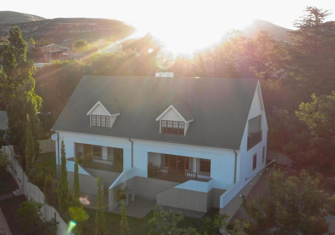 The Clarens Place Luaran gambar