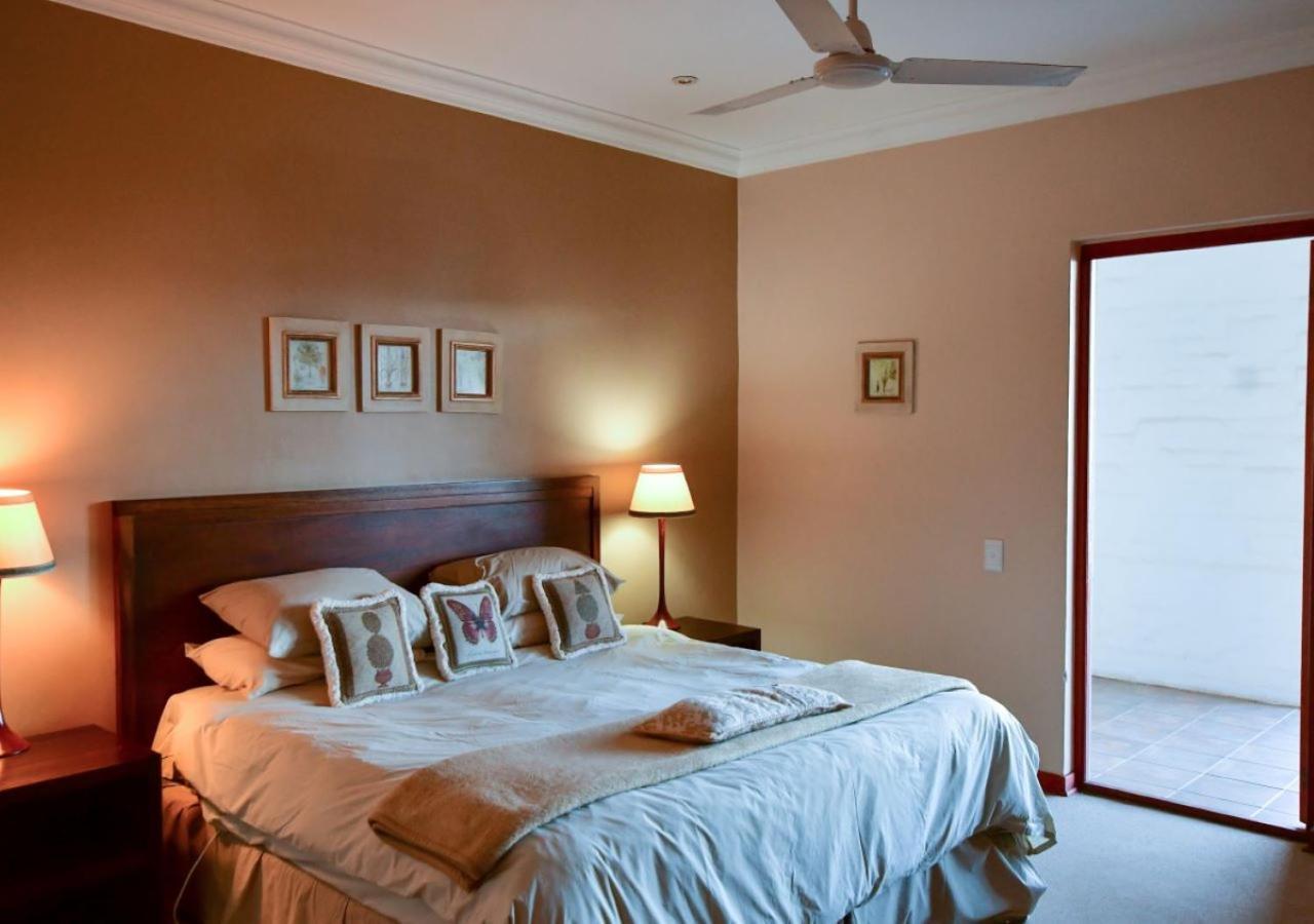 The Clarens Place Luaran gambar