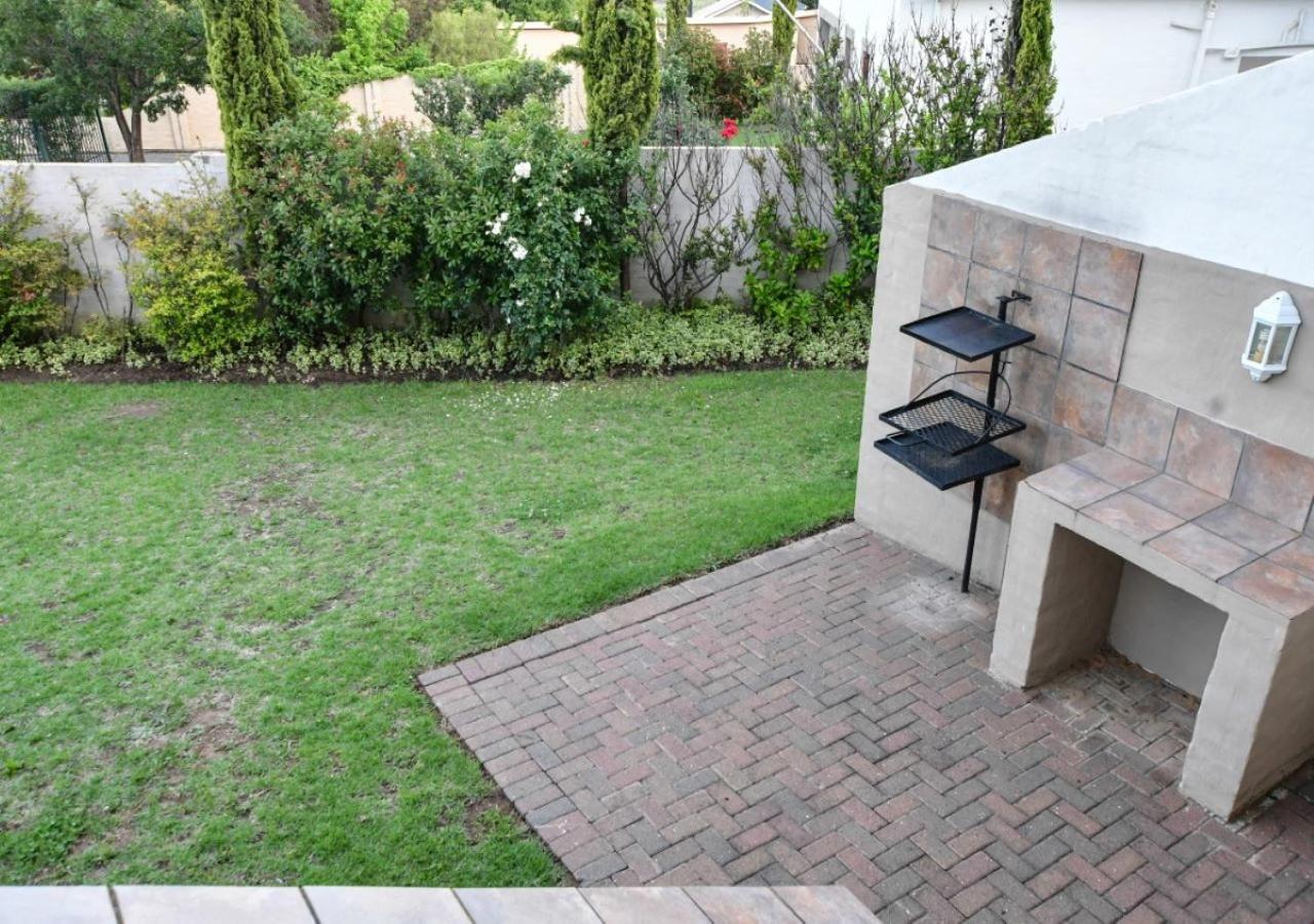 The Clarens Place Luaran gambar